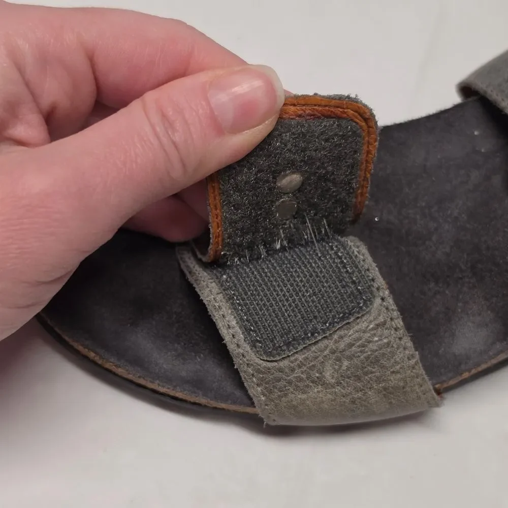 Taos Footwear Carousel 2 Sandals In Graphite Gray Leather Adjustable Straps US 7